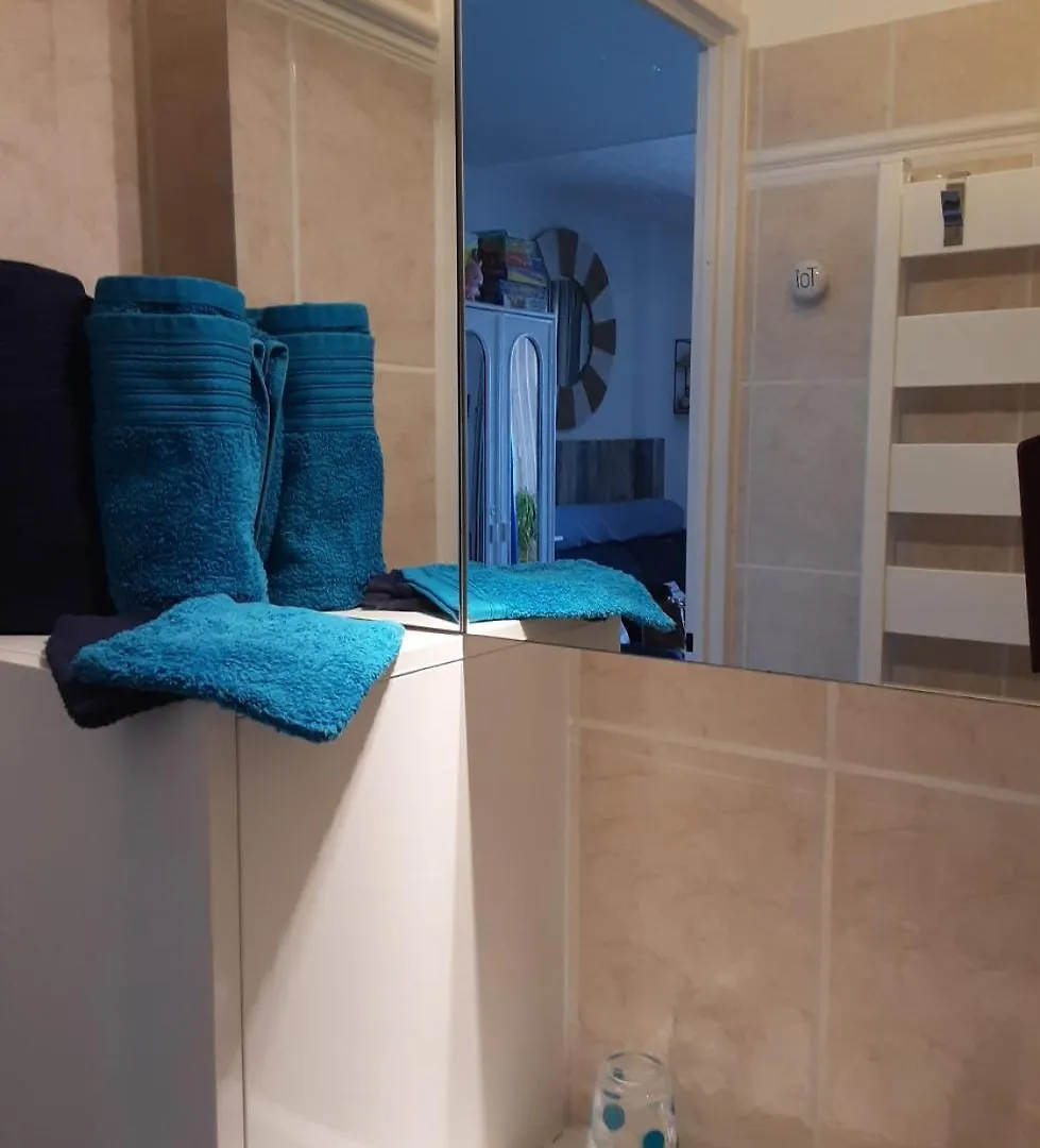 Appartement TI SABLE Agréable studio cabine climatisé, Jolie Vue Mer, Piscine à Cavalaire sur Mer France